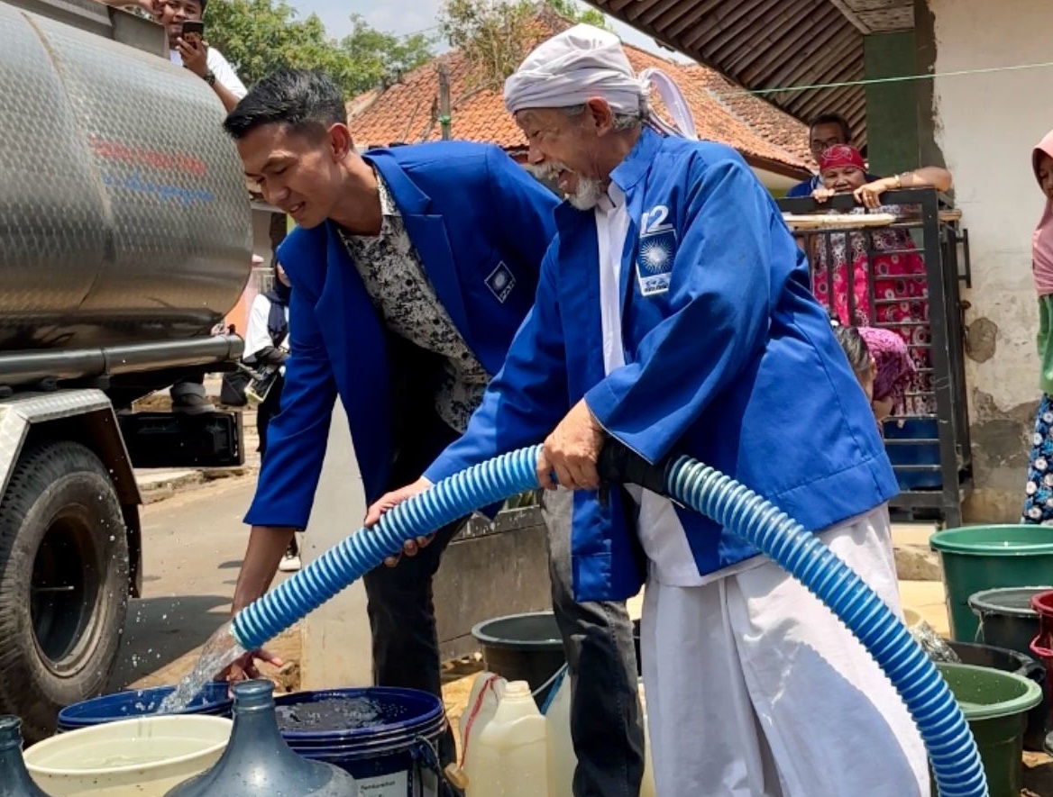 Tanggal 12, PAN Cirebon Salurkan 12 Tangki Air Bersih untuk Bantu Rakyat Lawan Kekeringan