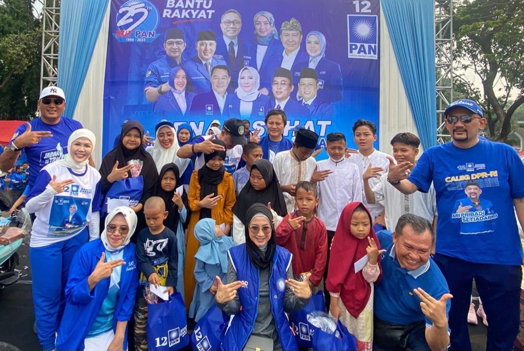 Desy Ratnasari dan Ribuan Kader PAN Kota Bekasi Peringati HUT ke 25 di Alun-alun